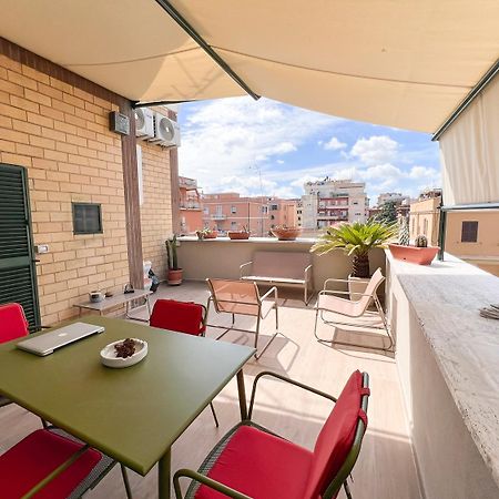 Ferienwohnung Attico Urbano Terrazza Su Roma Metro A Cornelia Exterior foto